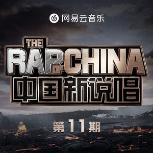 六年级小女孩在洗澡间小便
