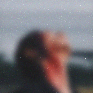 六年级小女孩在洗澡间小便
