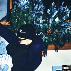 六年级小女孩在洗澡间小便
